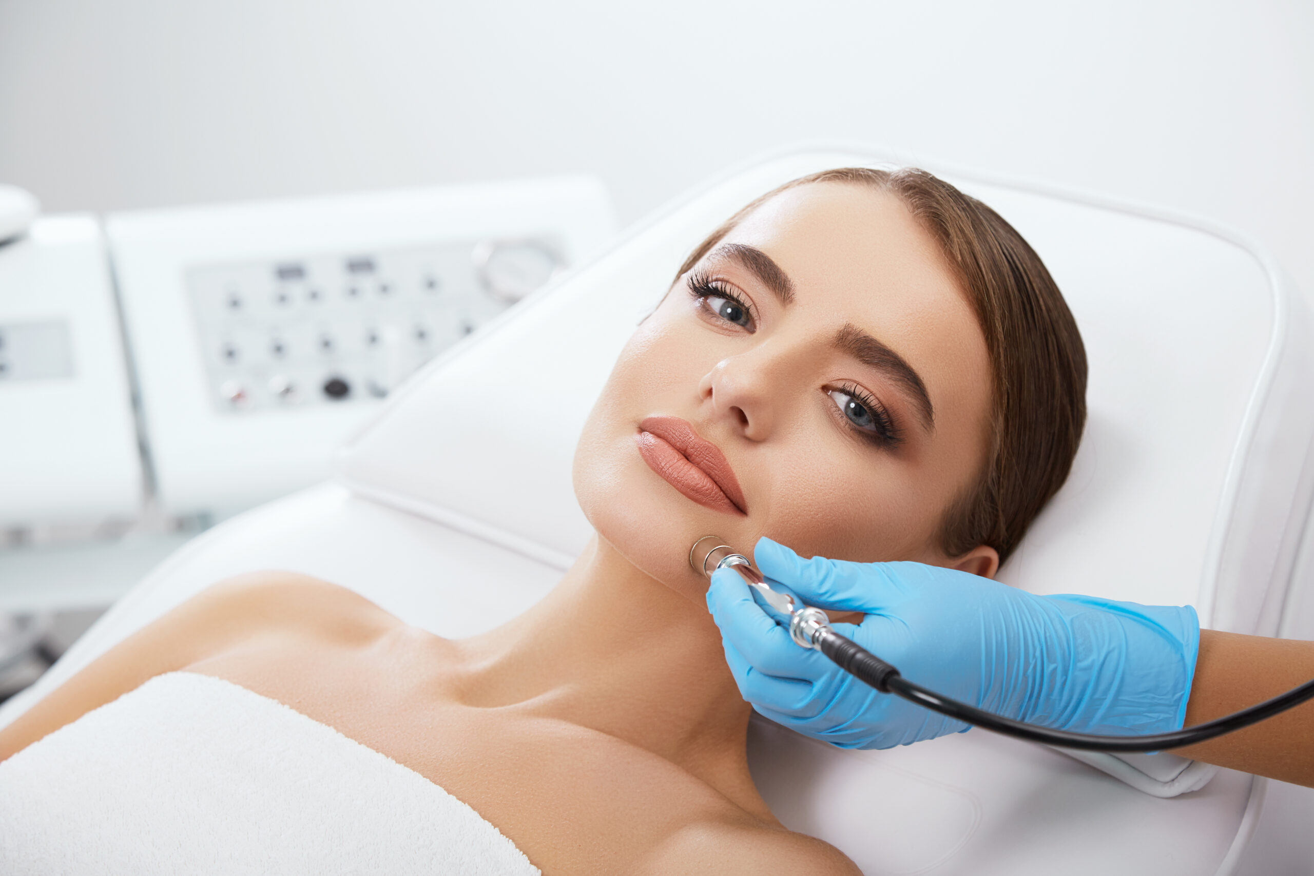 Procedure of Microdermabrasia microdermabrasion2 scaled - Microdermabrasion